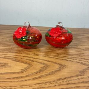 2 glass Orb Hummingbird feeders Red Swirl